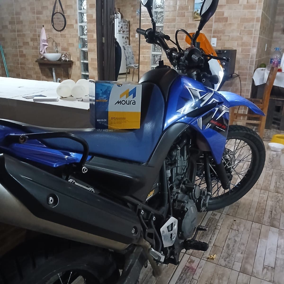 Instalação de bateria em moto pela Dudu Baterias